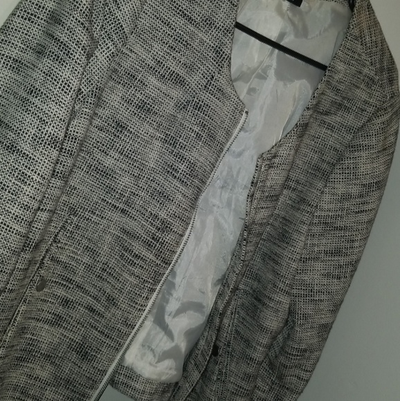 H&M black and white light zippered jacket - Picture 2 of 4